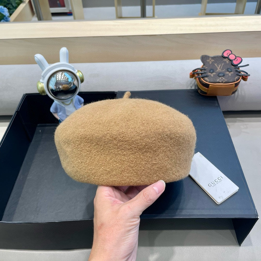 BERET HAT IN CAMEL BEIGE WOOL 430080