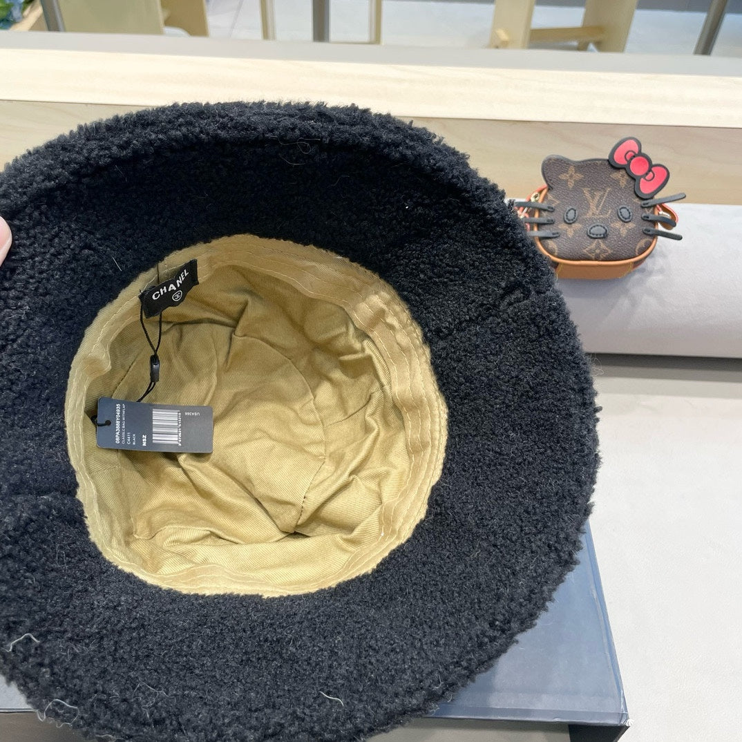 BUCKET HAT IN BLACK LAMB WOOL 430248