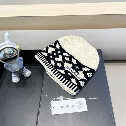 BEANIE HAT IN WHITE MIX BLACK WOOL 431697