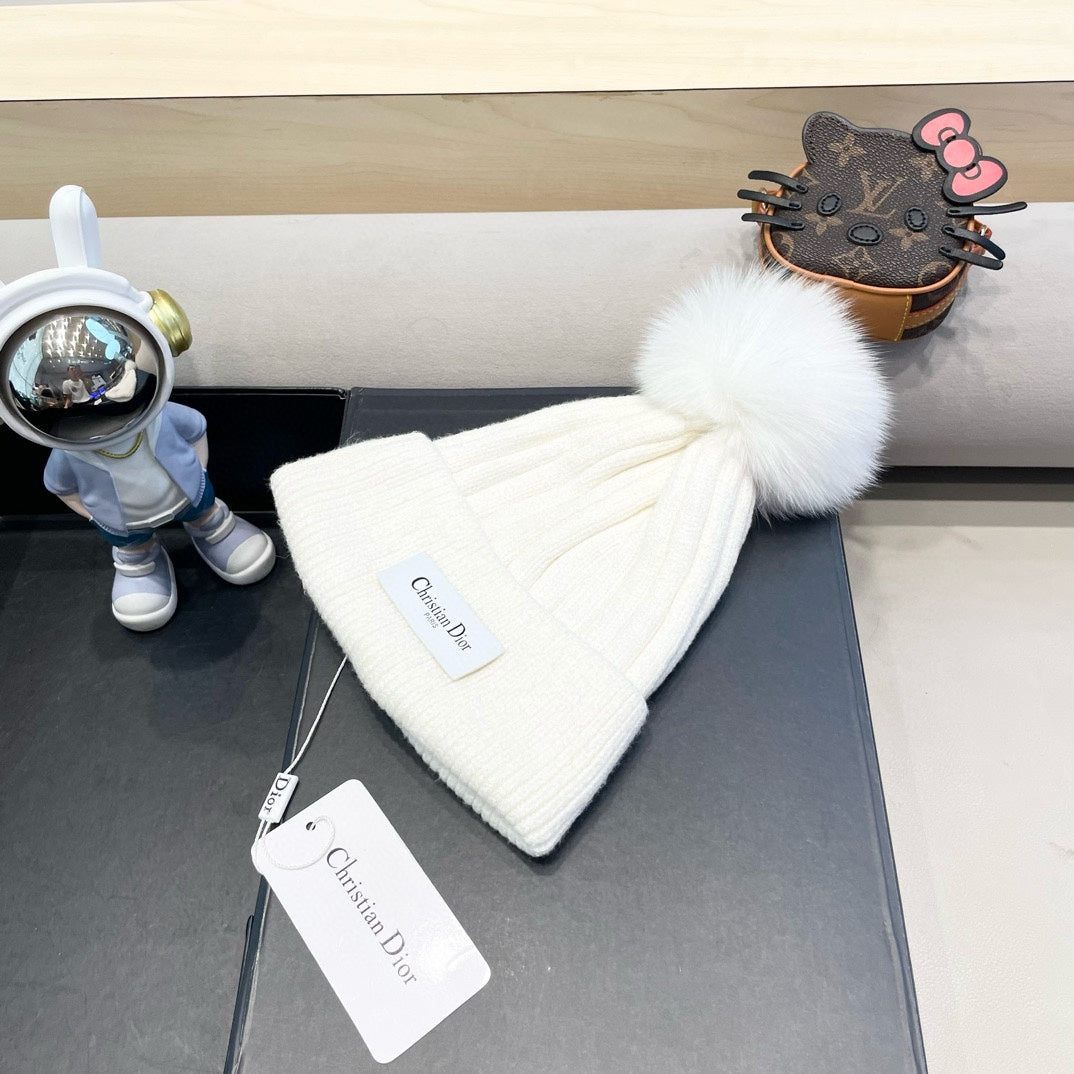 KNITTED BEANIE HAT IN WHITE WOOL AND FOX FUR 435031