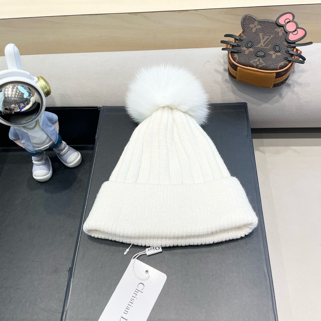 KNITTED BEANIE HAT IN WHITE WOOL AND FOX FUR 435031