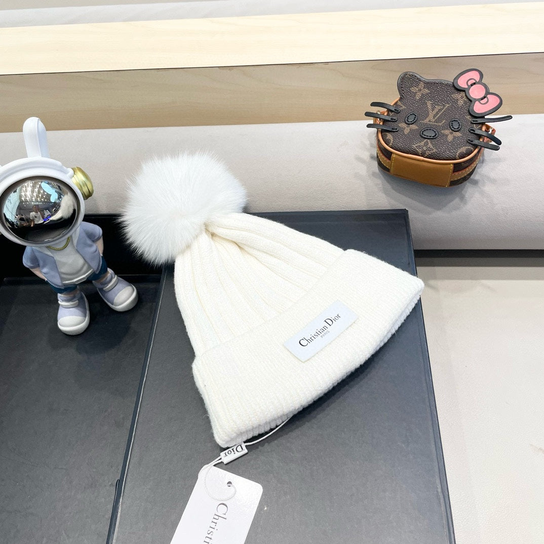 KNITTED BEANIE HAT IN WHITE WOOL AND FOX FUR 435031