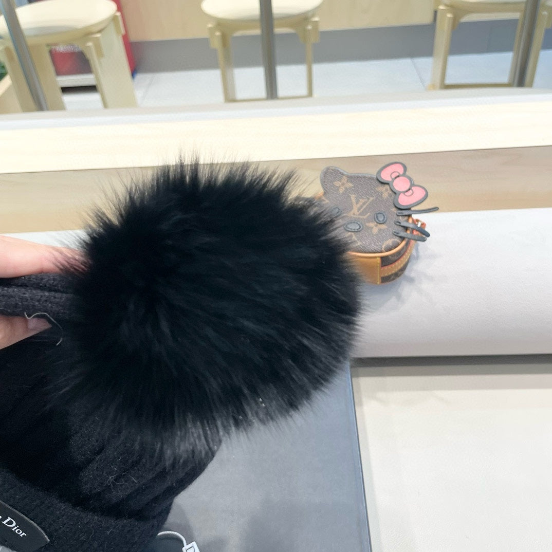 KNITTED BEANIE HAT IN BLACK WOOL AND FOX FUR 435035