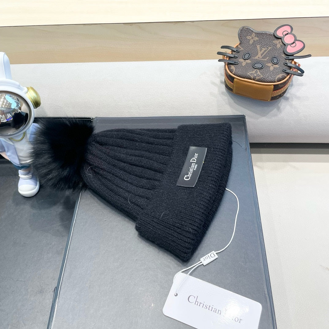 KNITTED BEANIE HAT IN BLACK WOOL AND FOX FUR 435035