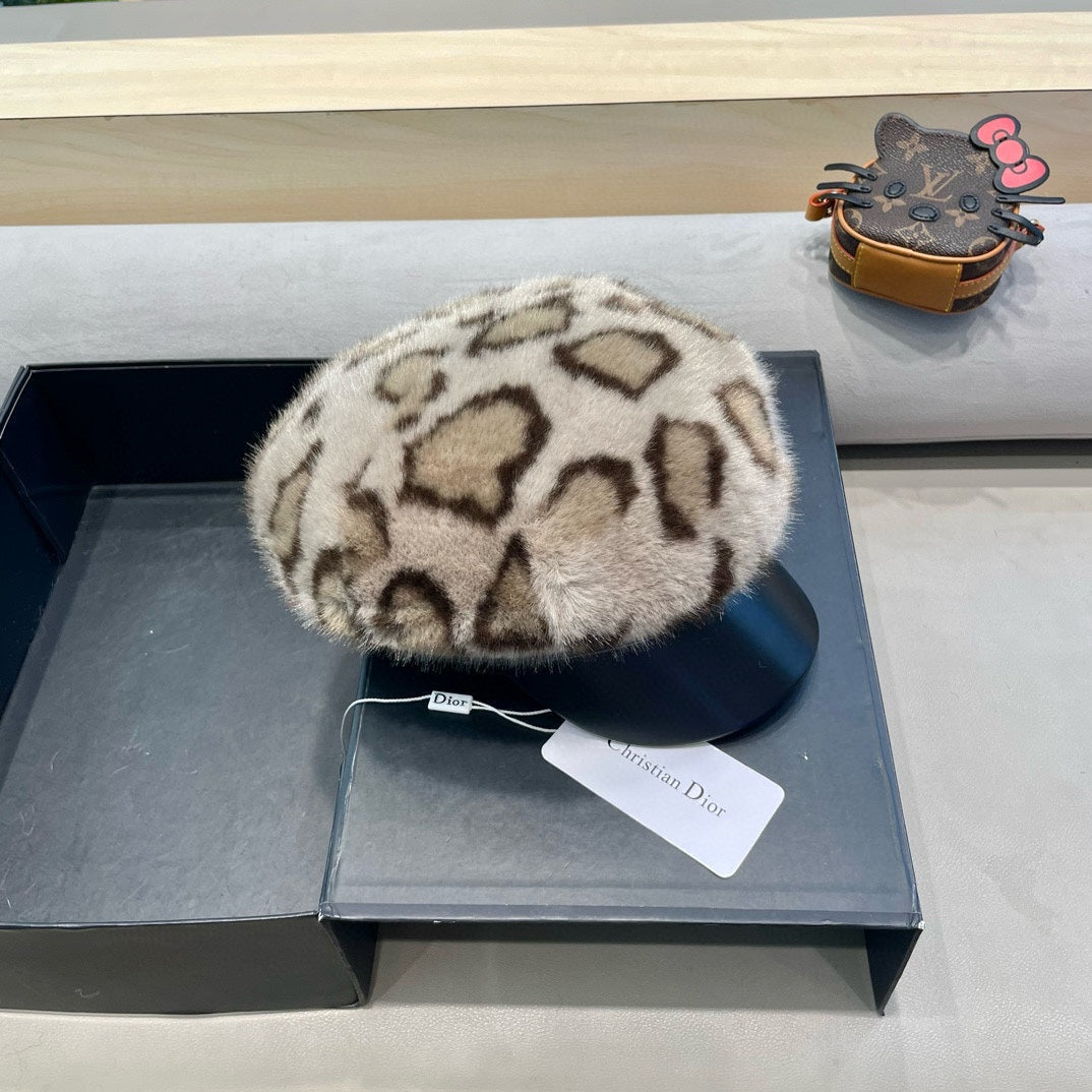 BAKER BOY HAT IN LIGHT BEIGE MINK FUR 438089