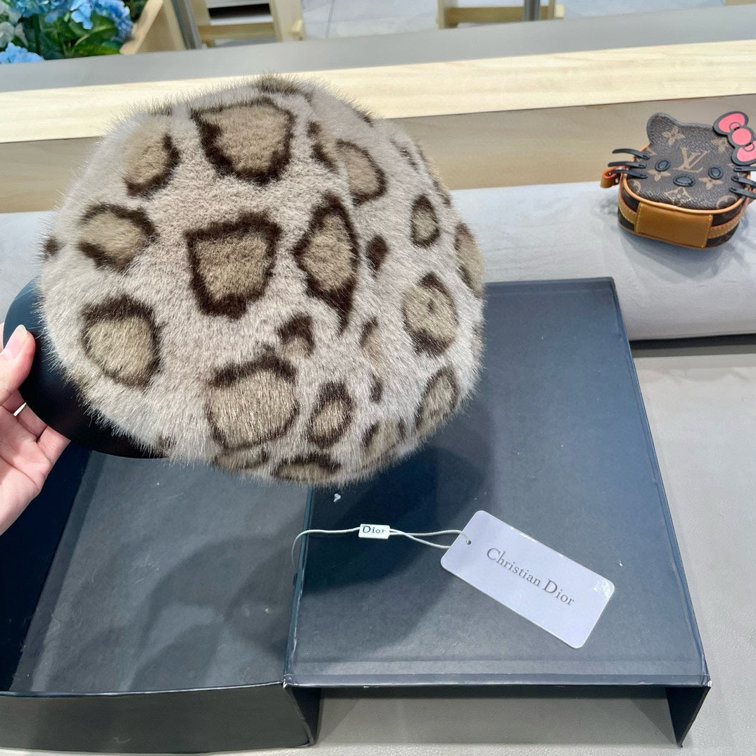 BAKER BOY HAT IN LIGHT BEIGE MINK FUR 438089