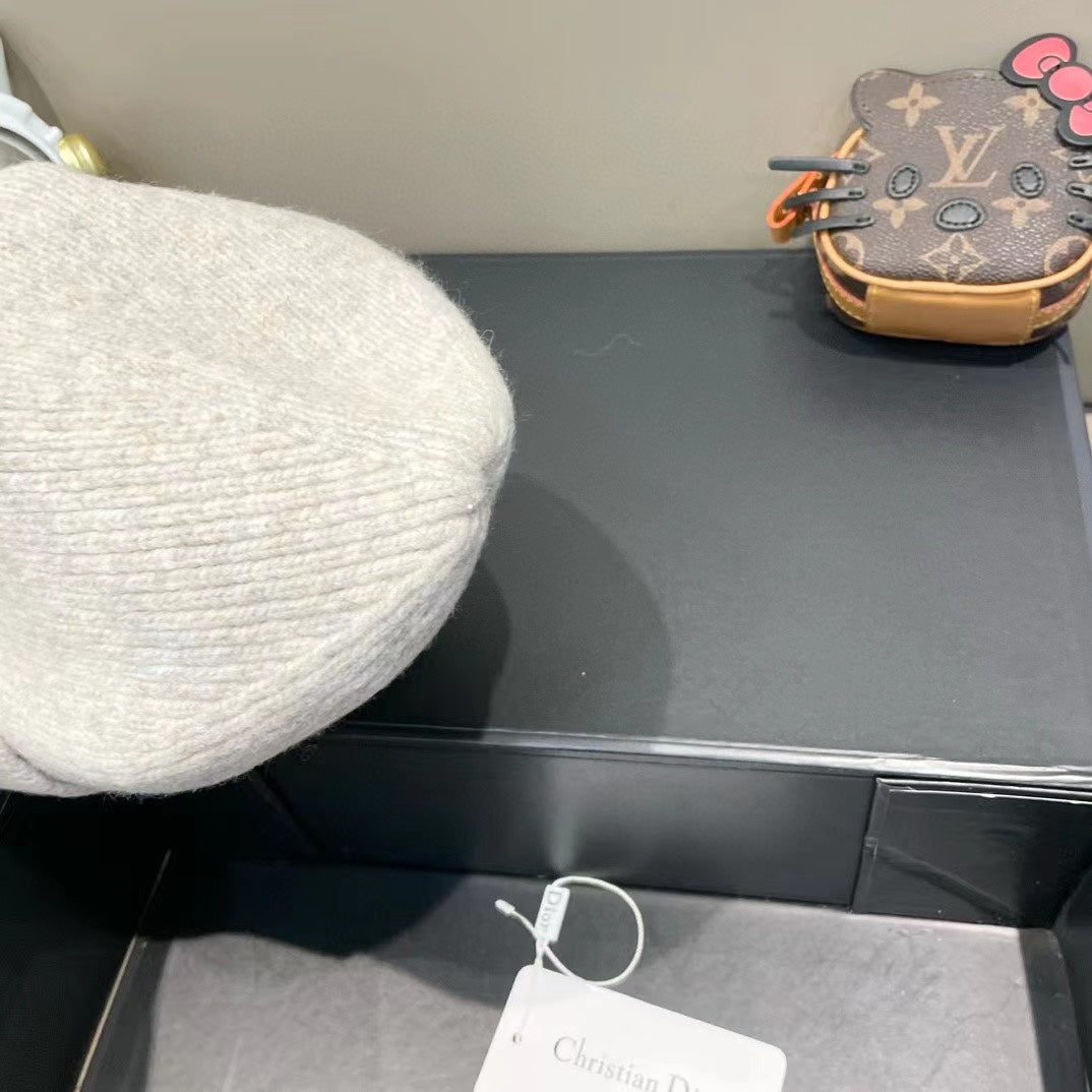 KNITTED BEANIE HAT IN IVORY BEIGE WOOL AND RABBIT FUR 439677