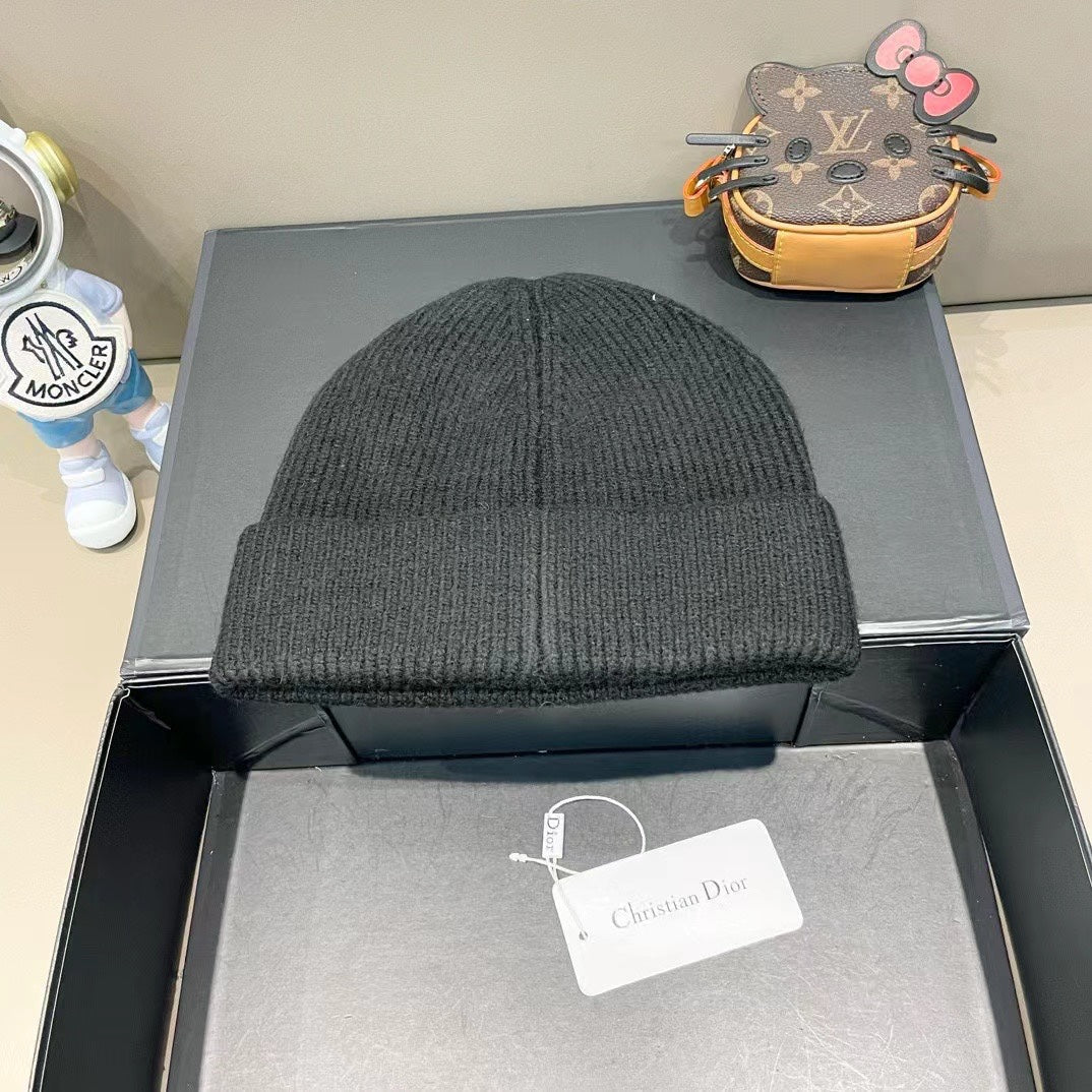 KNITTED BEANIE HAT IN BLACK WOOL AND RABBIT FUR 439678