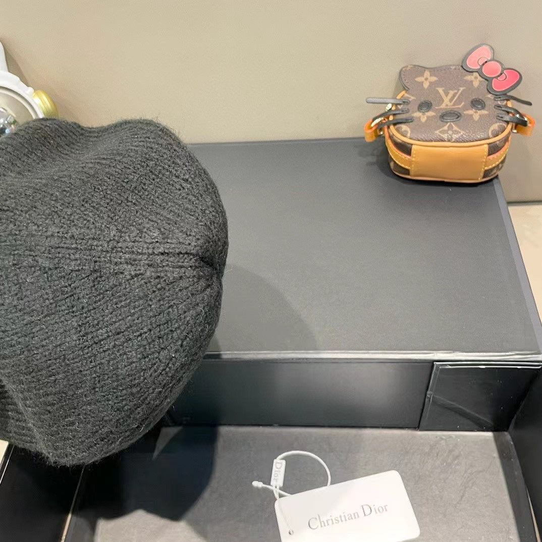 KNITTED BEANIE HAT IN BLACK WOOL AND RABBIT FUR 439678