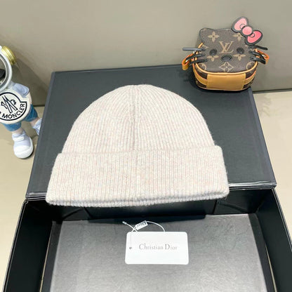 KNITTED BEANIE HAT IN LIGHT BEIGE WOOL AND RABBIT FUR 439679