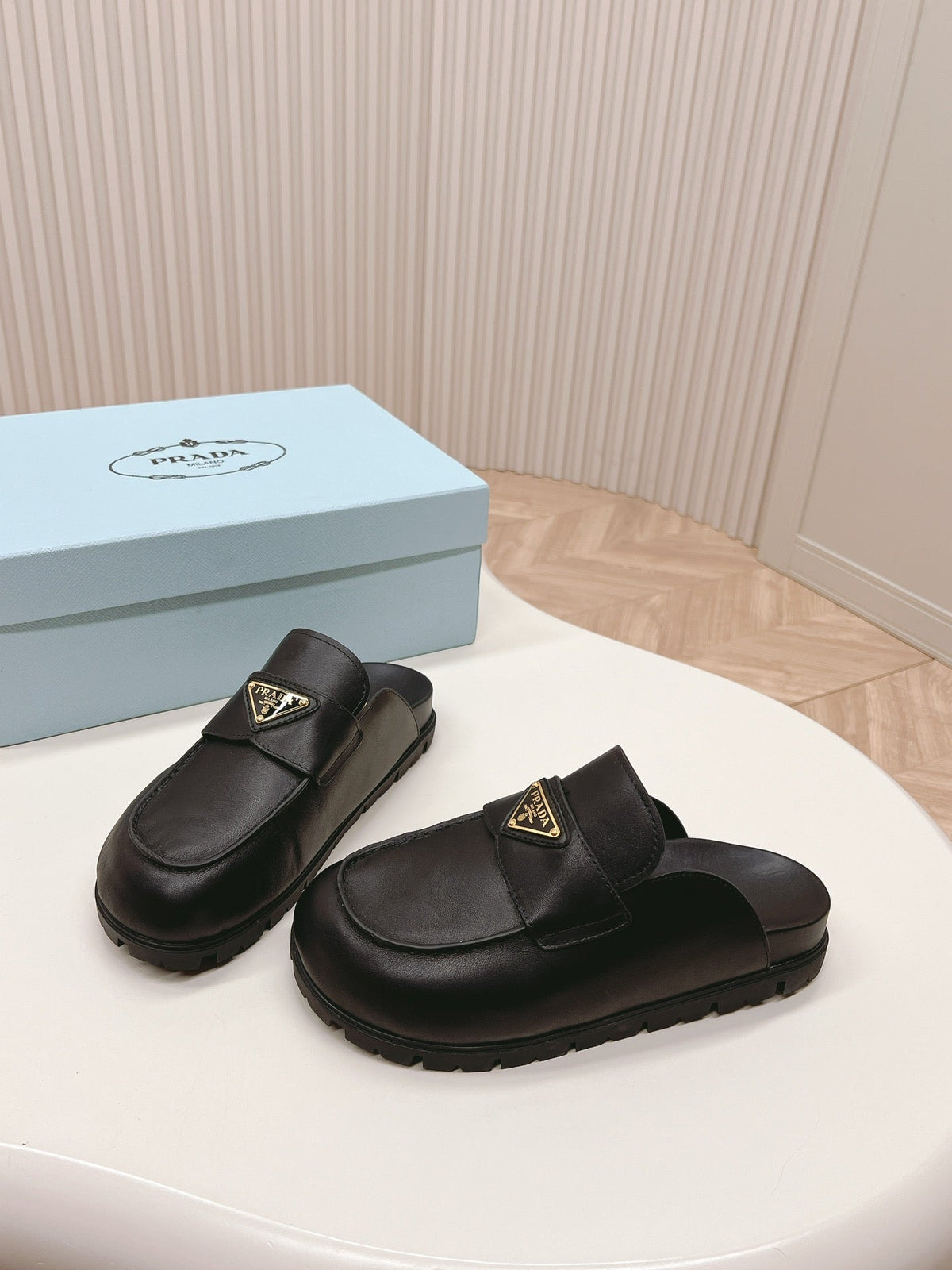 PRA SABOTS MULES BLACK CALFSKIN