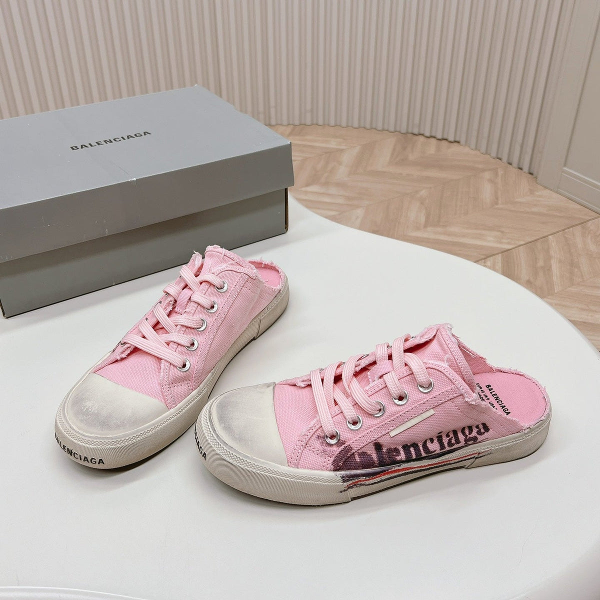 SNEAKER MULES IN PINK CANVAS GRAFFITI LOGO