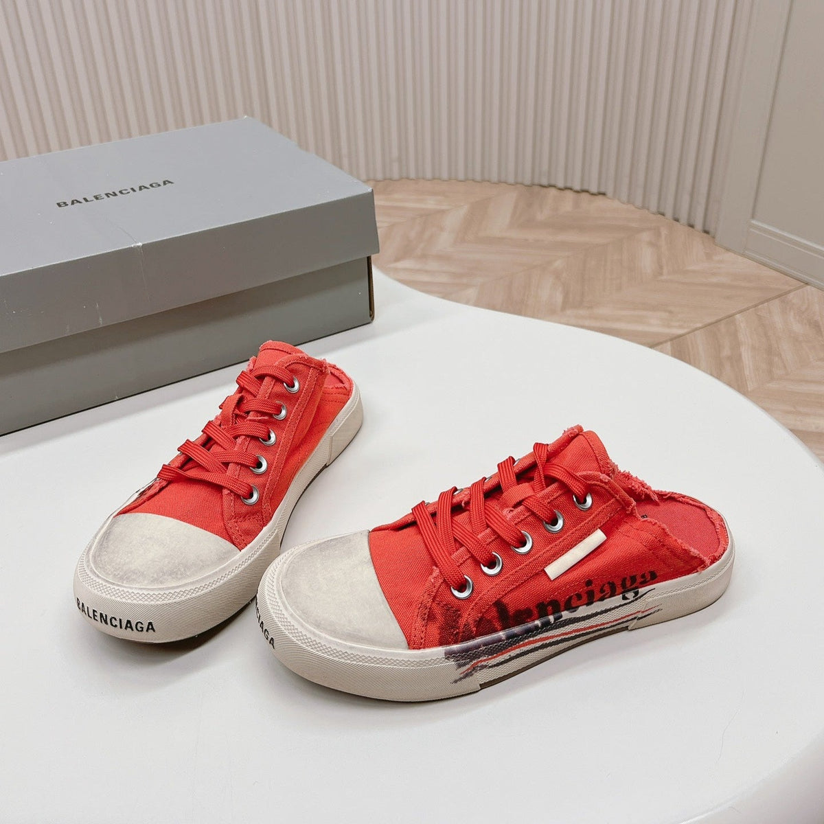 SNEAKER MULES IN RED CANVAS GRAFFITI LOGO