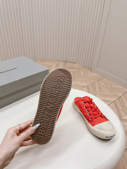 SNEAKER MULES IN RED CANVAS GRAFFITI LOGO