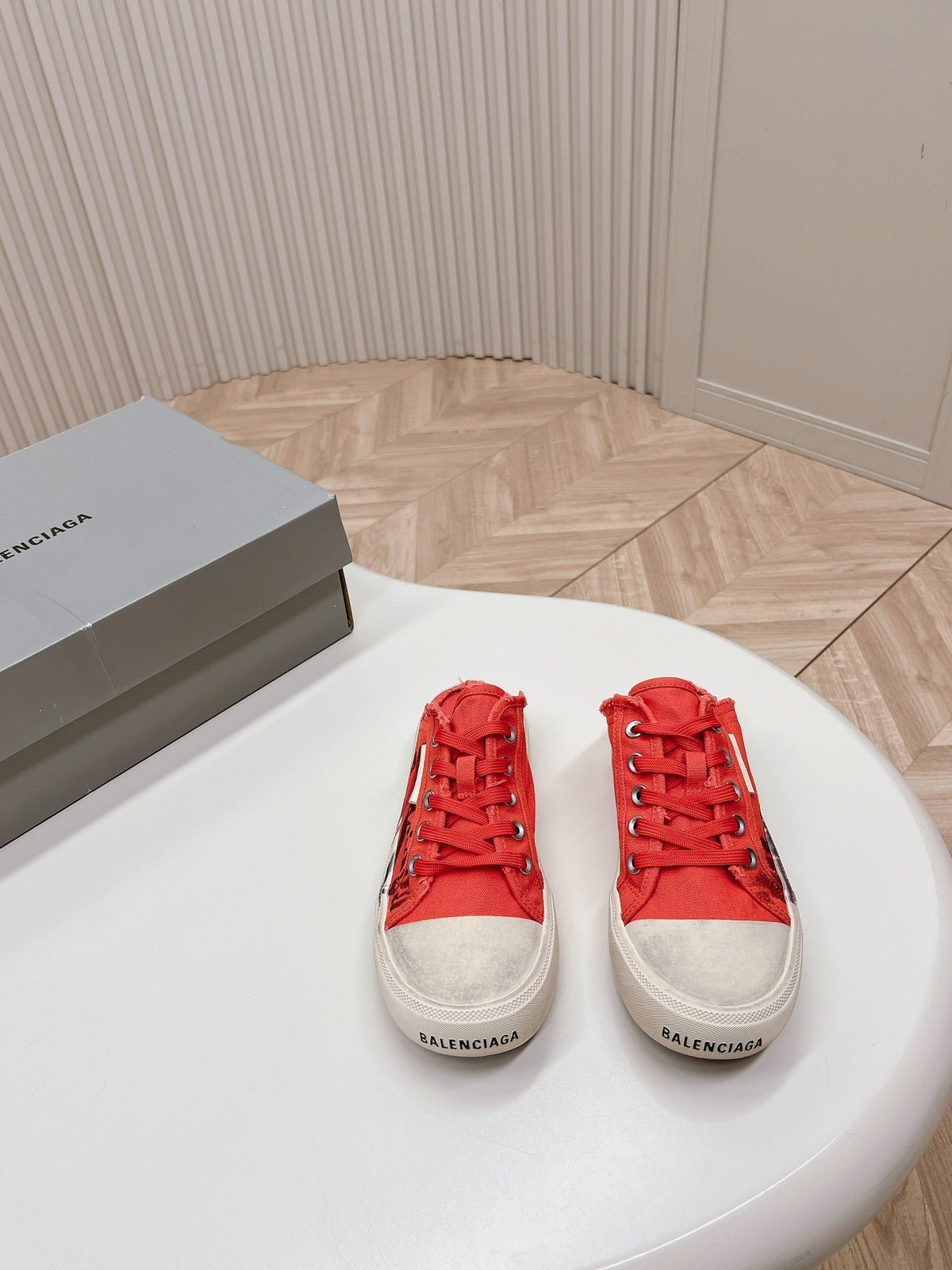 SNEAKER MULES IN RED CANVAS GRAFFITI LOGO