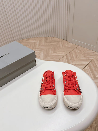 SNEAKER MULES IN RED CANVAS GRAFFITI LOGO
