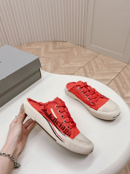 SNEAKER MULES IN RED CANVAS GRAFFITI LOGO