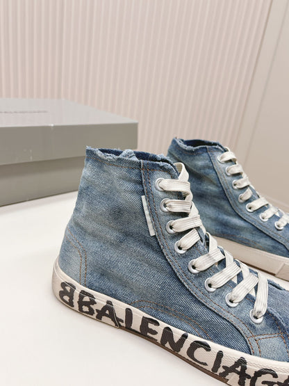 HIGH-TOP SNEAKERS IN BLUE DENIM LOGO PRINT