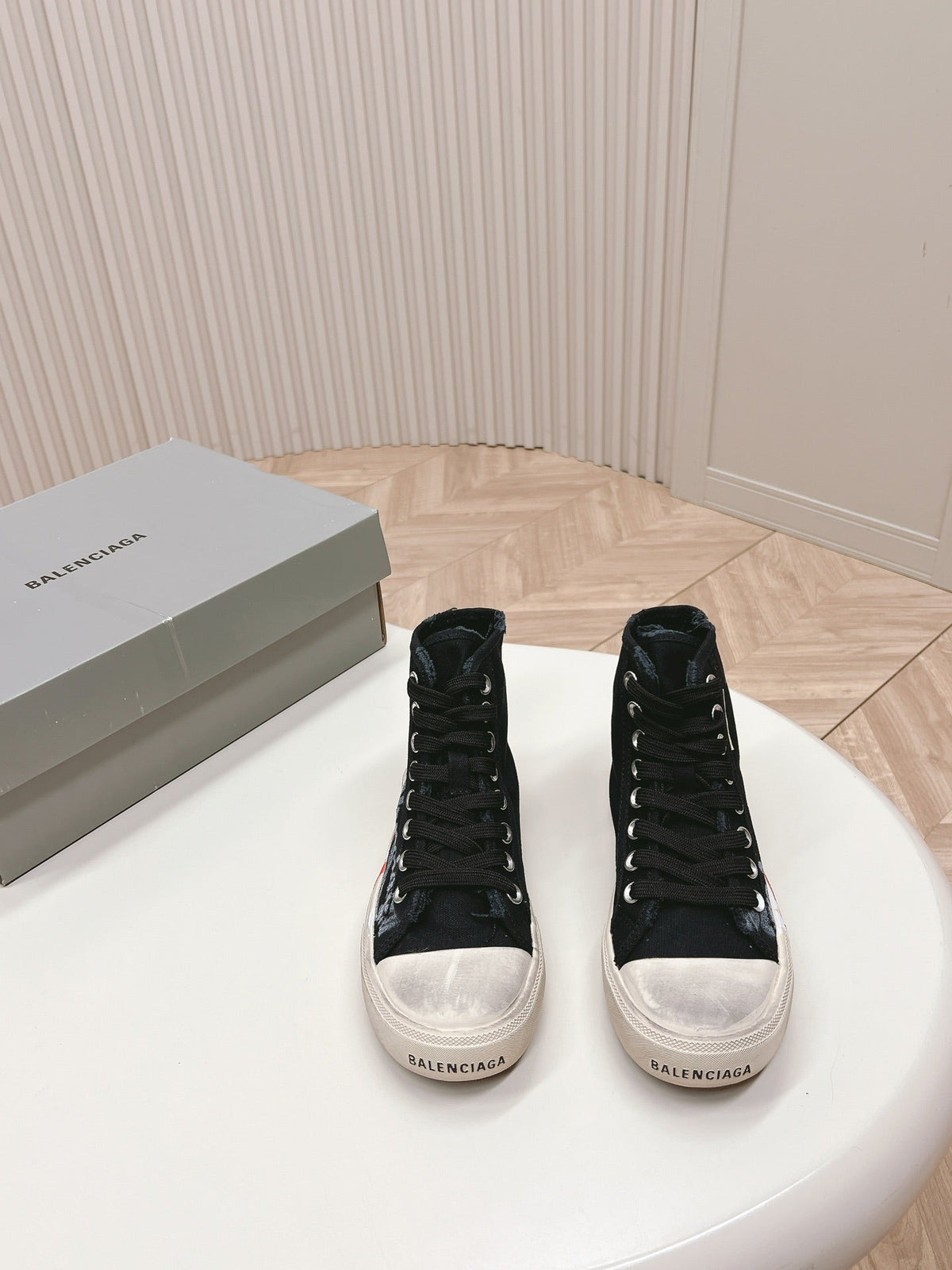 BLACK CANVAS HIGH-TOP SNEAKERS LOGO GRAFFITI