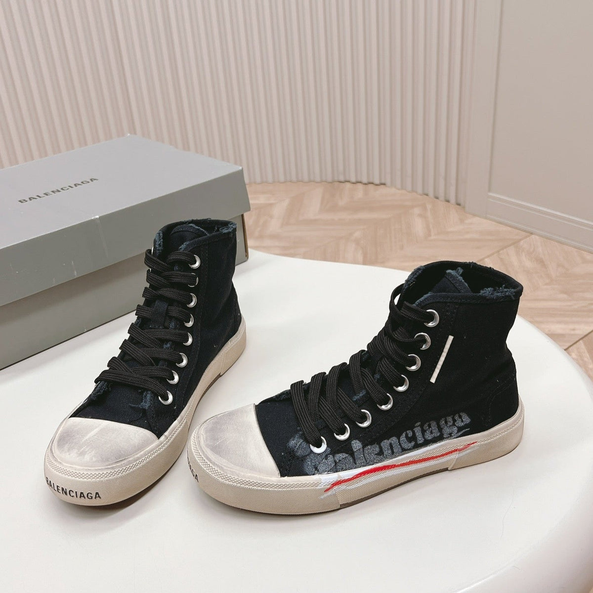 BLACK CANVAS HIGH-TOP SNEAKERS LOGO GRAFFITI