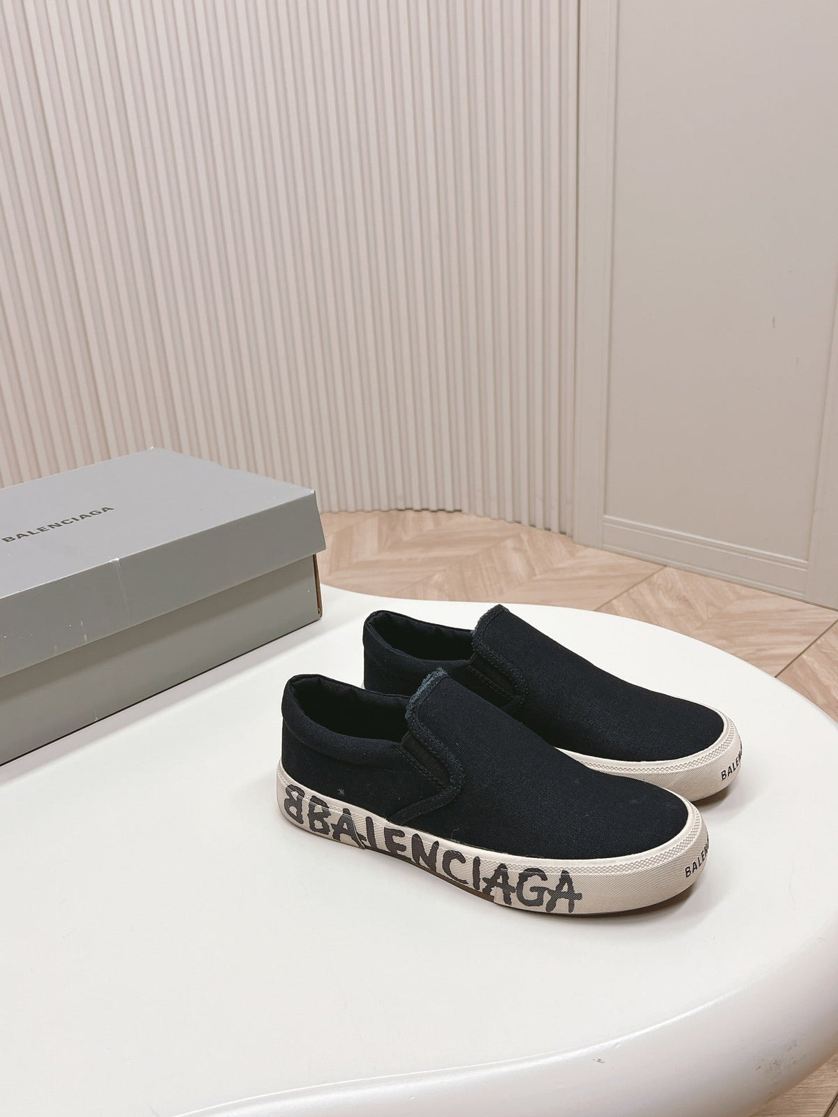 SLIP-ON SNEAKERS GRAFFITI IN BLACK CANVAS