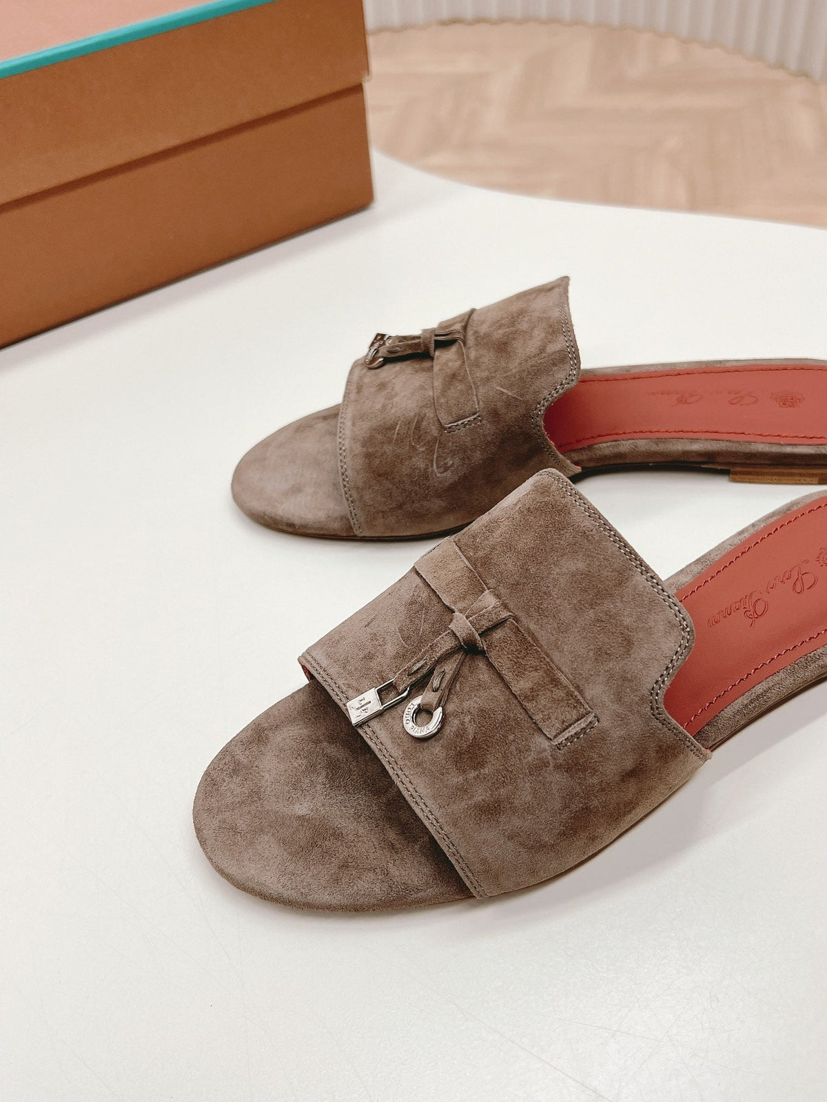LP SUMMER CHARMS SANDALS IN ASH BROWN SUEDE