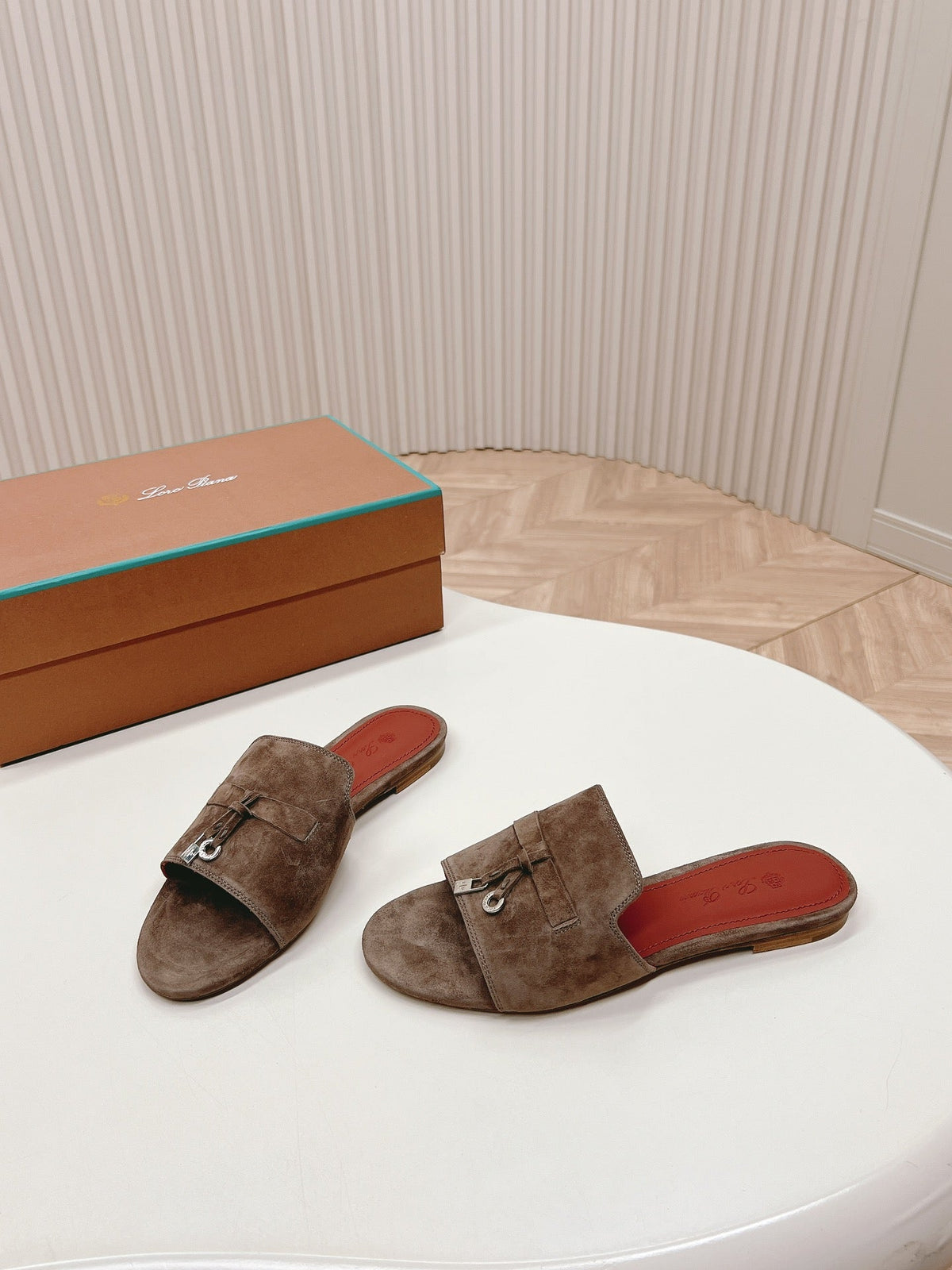 LP SUMMER CHARMS SANDALS IN ASH BROWN SUEDE