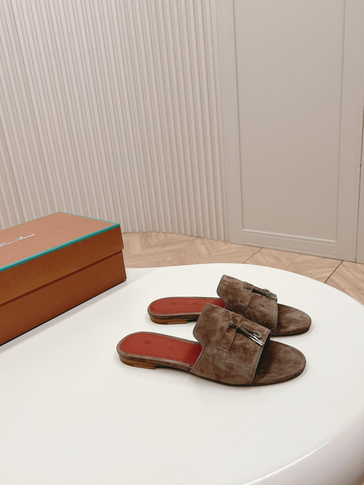 LP SUMMER CHARMS SANDALS IN ASH BROWN SUEDE