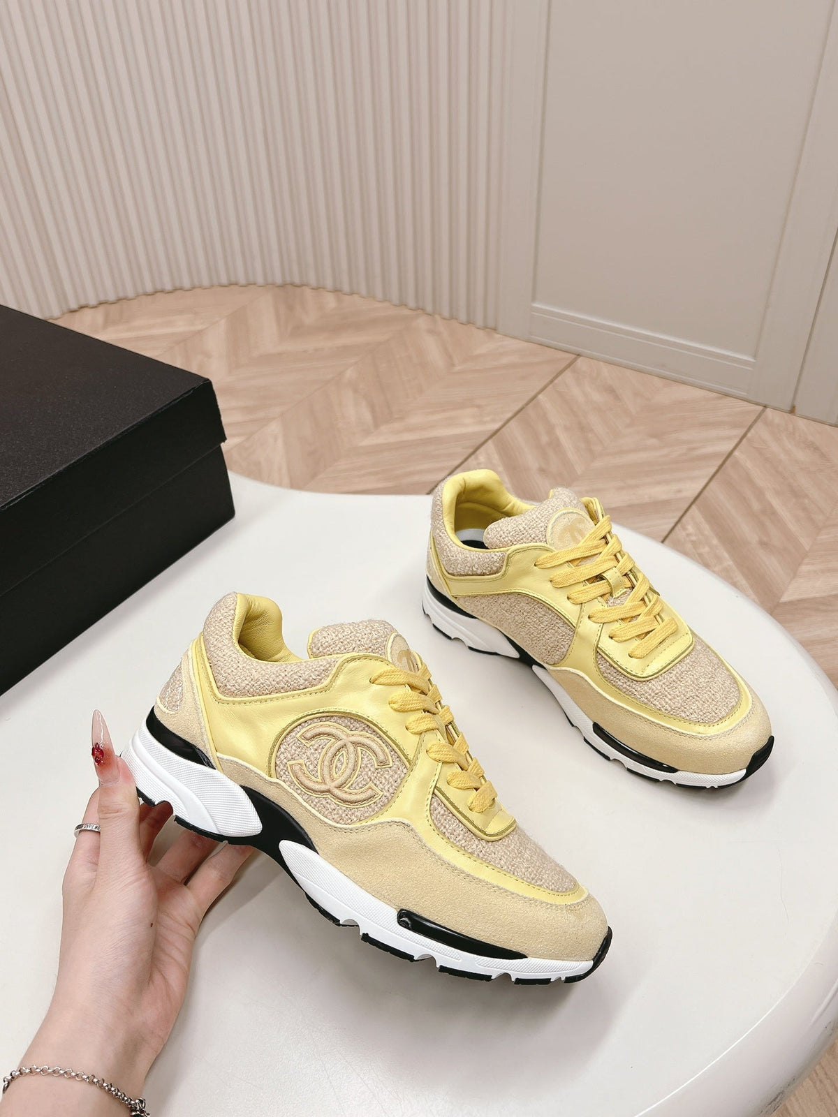 TRAINERS IN LIGHT YELLOW SUEDE AND CALFSKIN