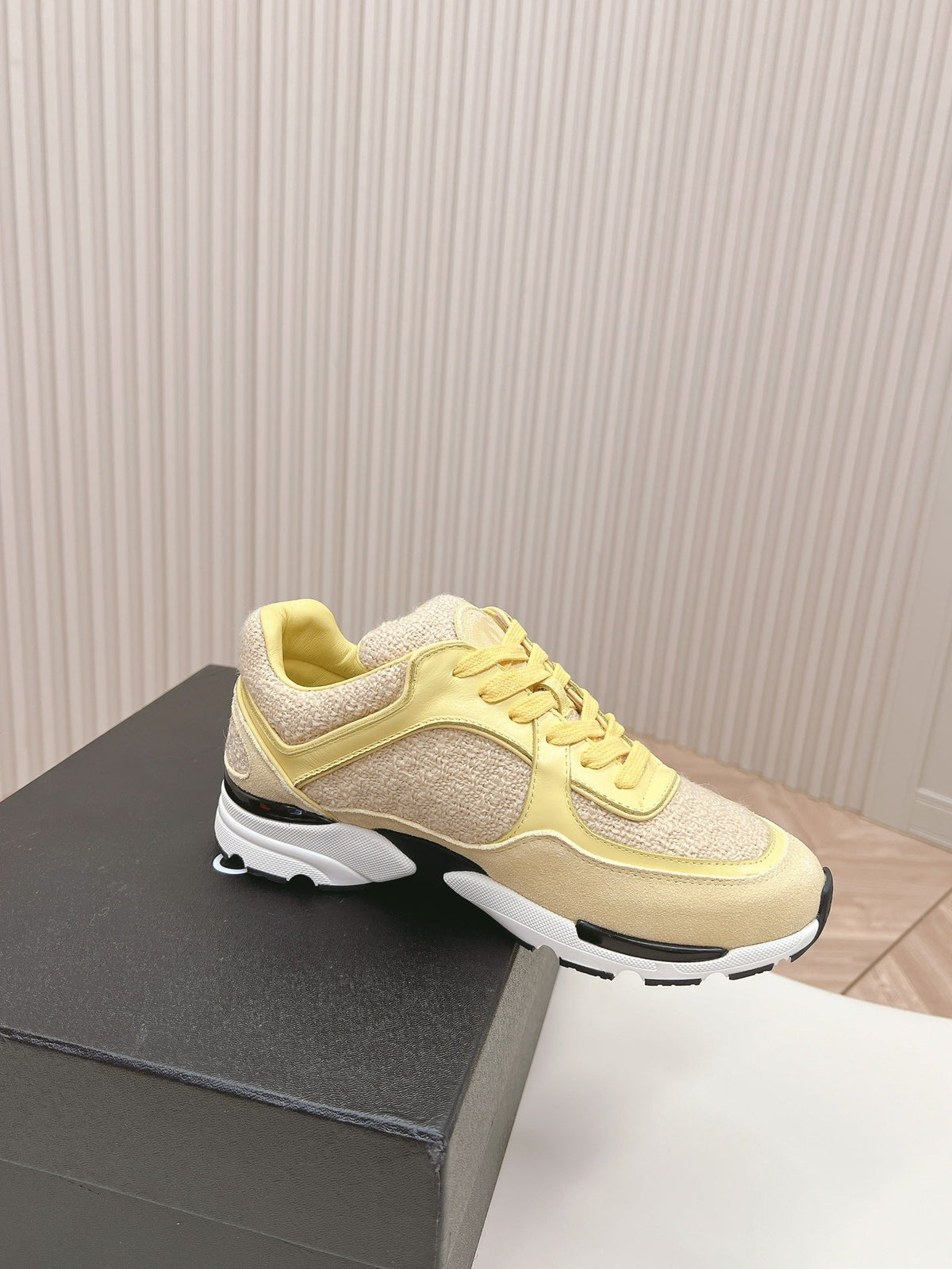 TRAINERS IN LIGHT YELLOW SUEDE AND CALFSKIN