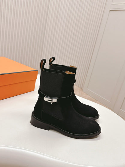 KELLY BUCKLE SHORT BOOTS IN BLACK SUEDE