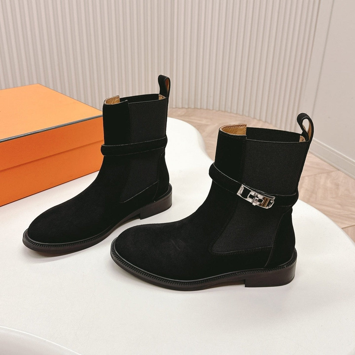 KELLY BUCKLE SHORT BOOTS IN BLACK SUEDE