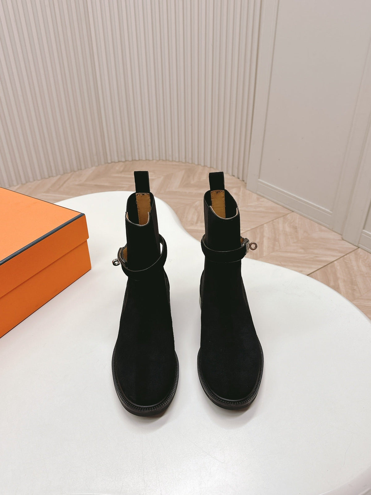 KELLY BUCKLE SHORT BOOTS IN BLACK SUEDE