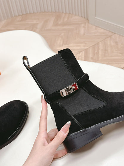 KELLY BUCKLE SHORT BOOTS IN BLACK SUEDE