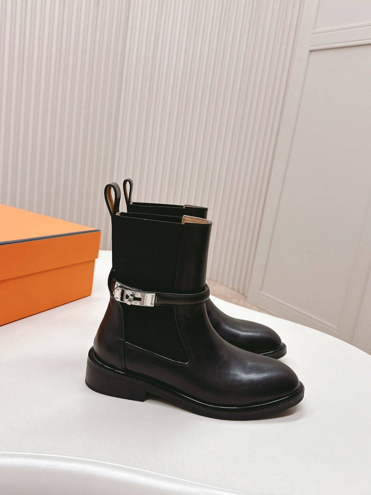 KELLY BUCKLE SHORT BOOTS IN BLACK CALFSKIN