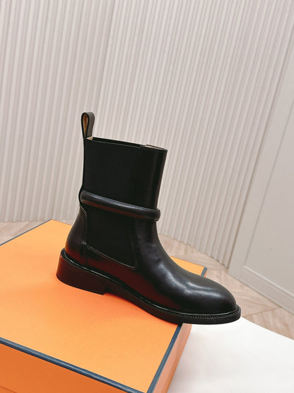 KELLY BUCKLE SHORT BOOTS IN BLACK CALFSKIN