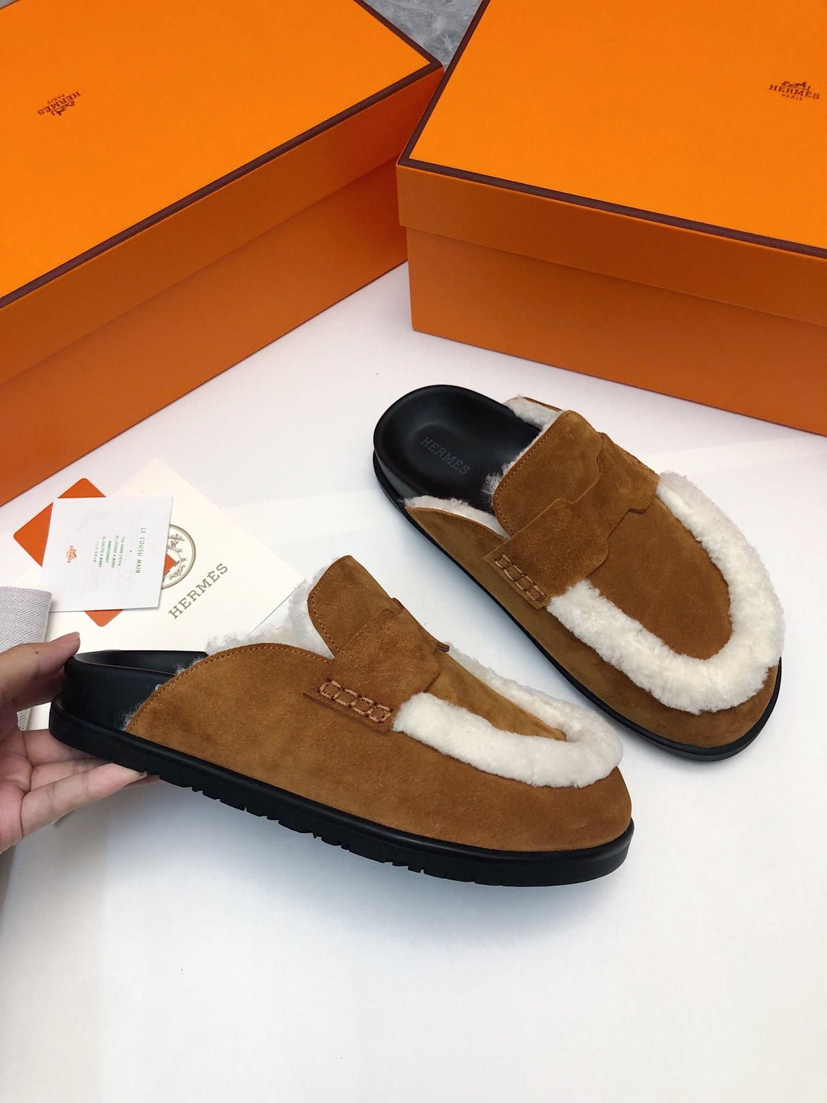 GO MULE IN BRONZE BROWN SUEDE ATTACH WHITE FLEECE