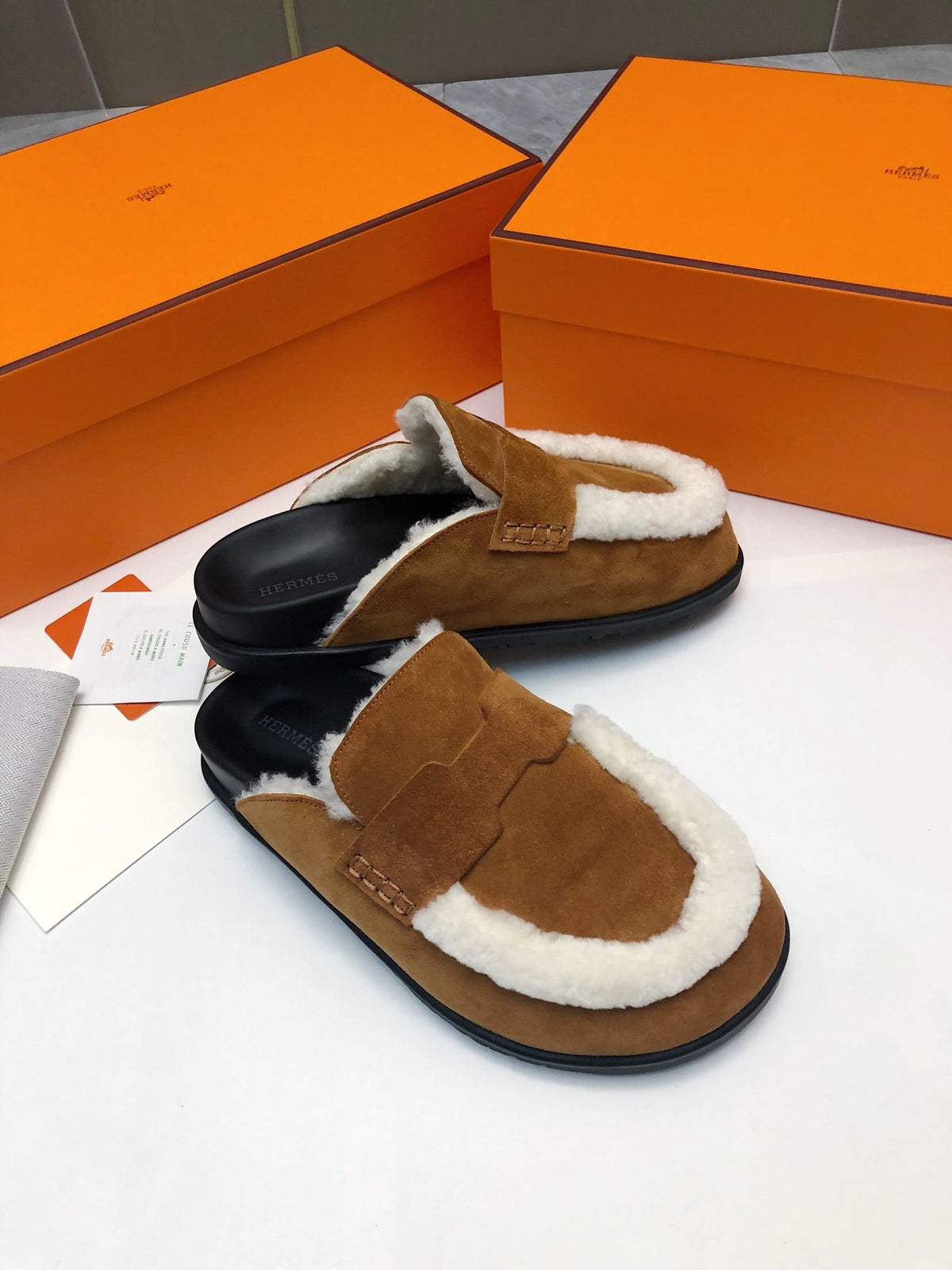 GO MULE IN BRONZE BROWN SUEDE ATTACH WHITE FLEECE