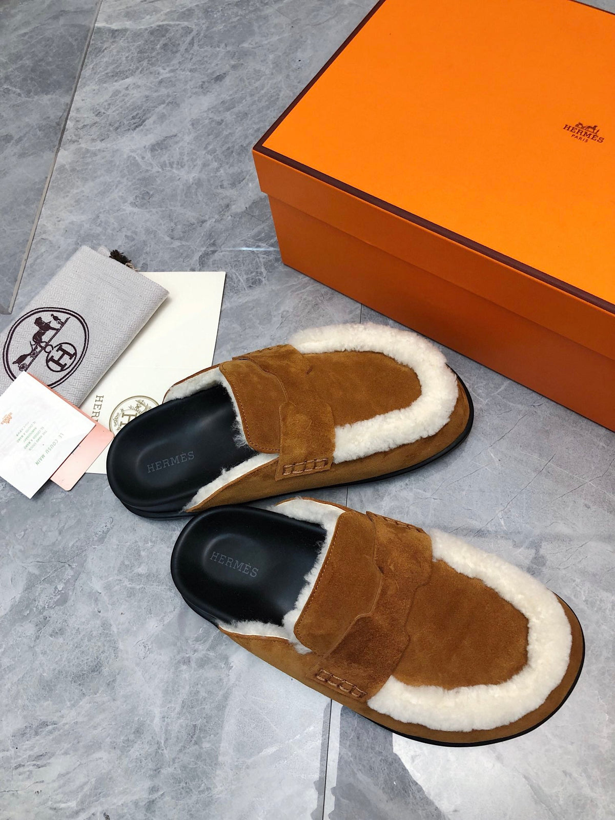 GO MULE IN BRONZE BROWN SUEDE ATTACH WHITE FLEECE