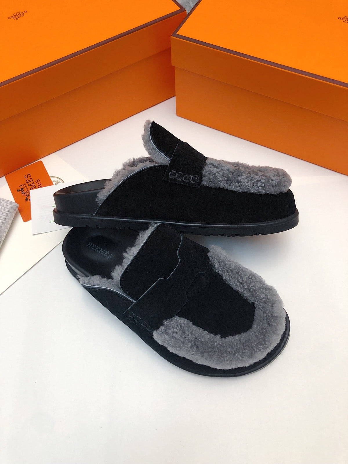 GO MULE IN BLACK SUEDE ATTACH LIGHT GRAY FLEECE
