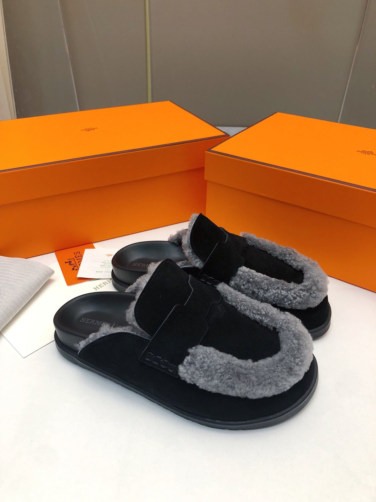 GO MULE IN BLACK SUEDE ATTACH LIGHT GRAY FLEECE