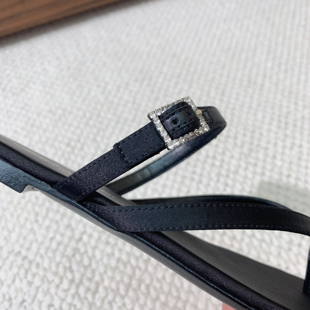 SL CRYSTAL BUCKLE THONG SANDAL BLACK SATIN