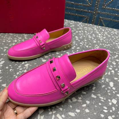LEISURE FLOWS SPLIT LOAFER IN BRIGHT PINK CALFSKIN