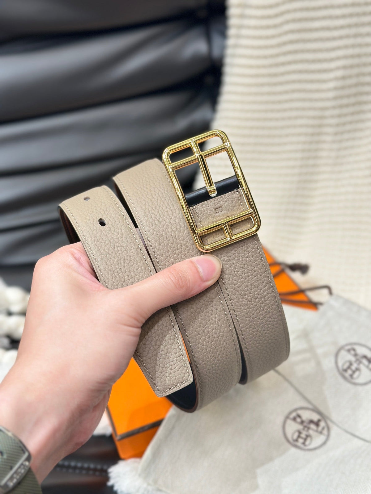 HM CAPE COD 32MM REVERSIBLE BELT BLACK AND TAN LEATHER GOLD BUCKLE