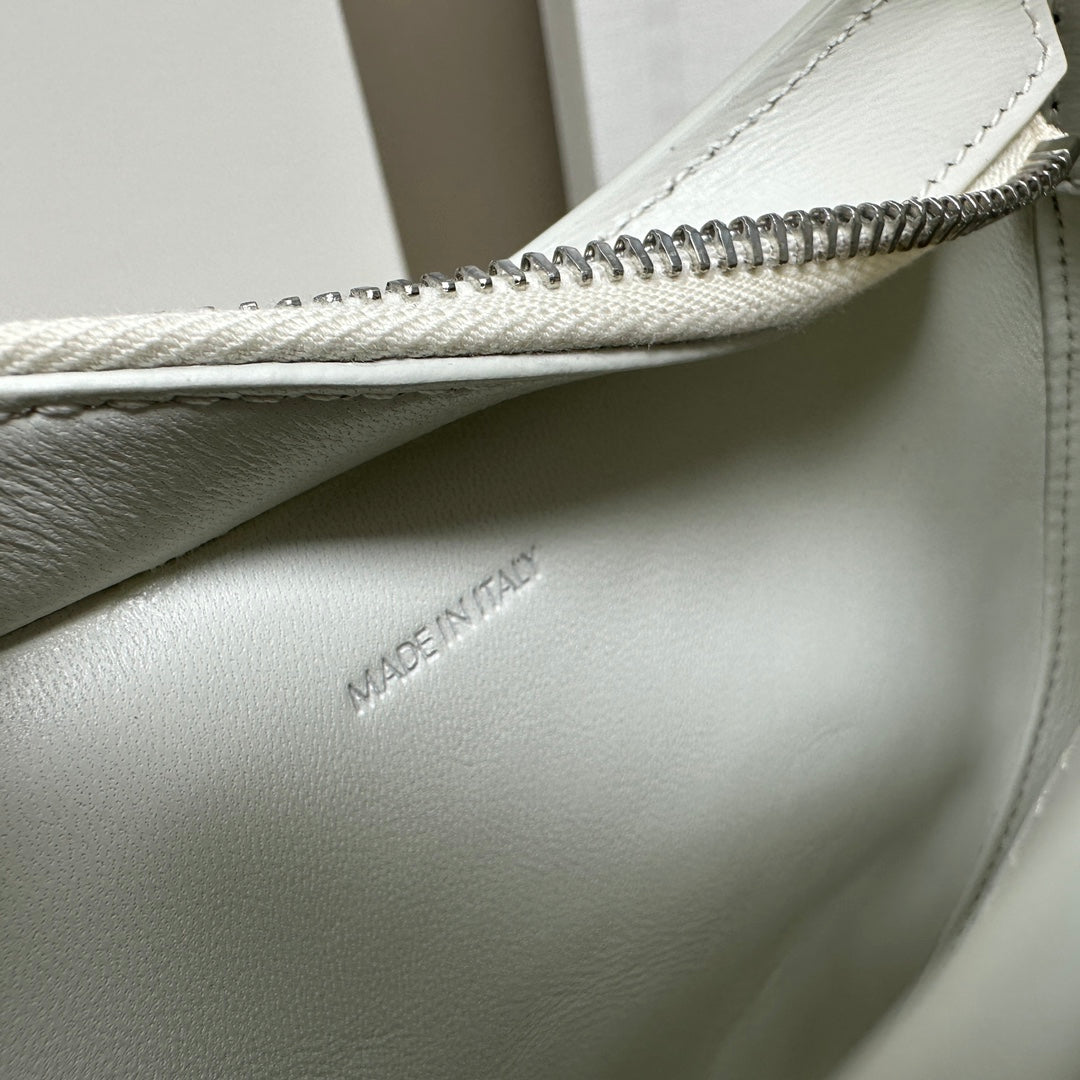 MINI 22 TILLY BAG IN WHITE SHINNY CALFSKIN