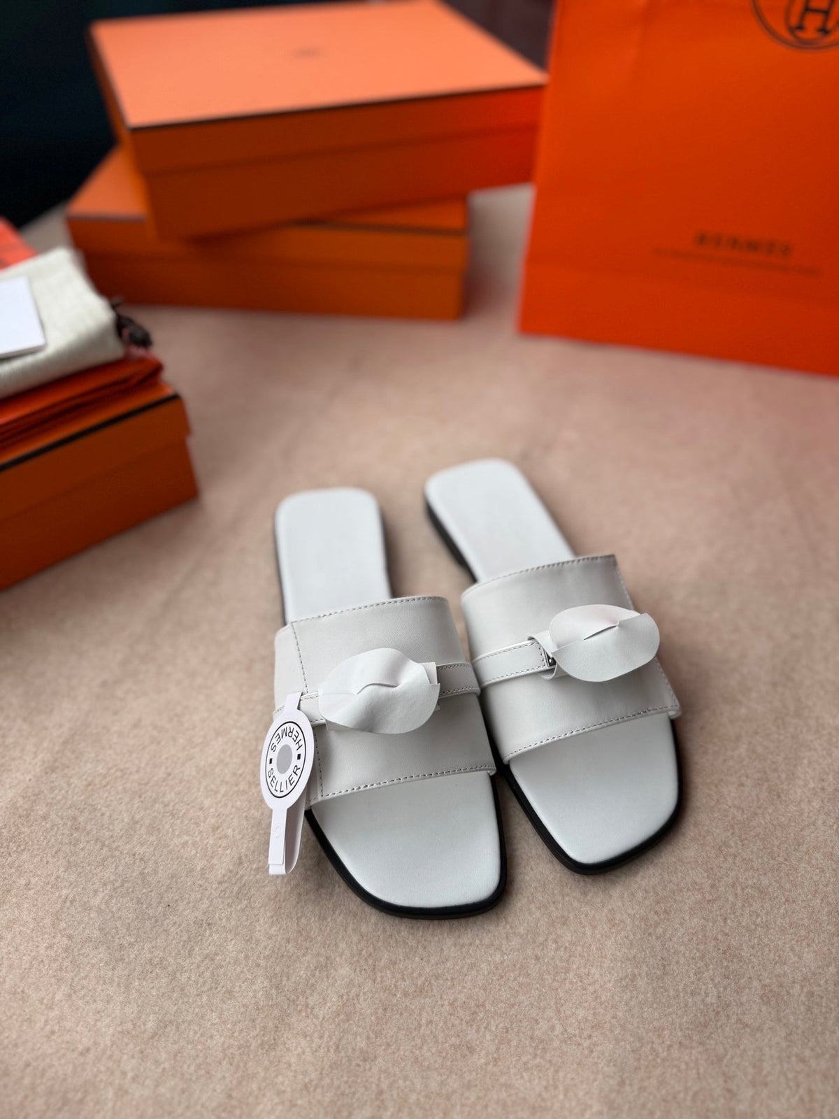 0RAN SANDALS IN WHITE CALFSKIN