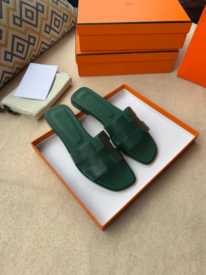 0RAN SANDALS IN FOREST GREEN CALFSKIN