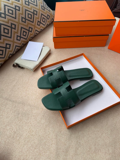 0RAN SANDALS IN FOREST GREEN CALFSKIN