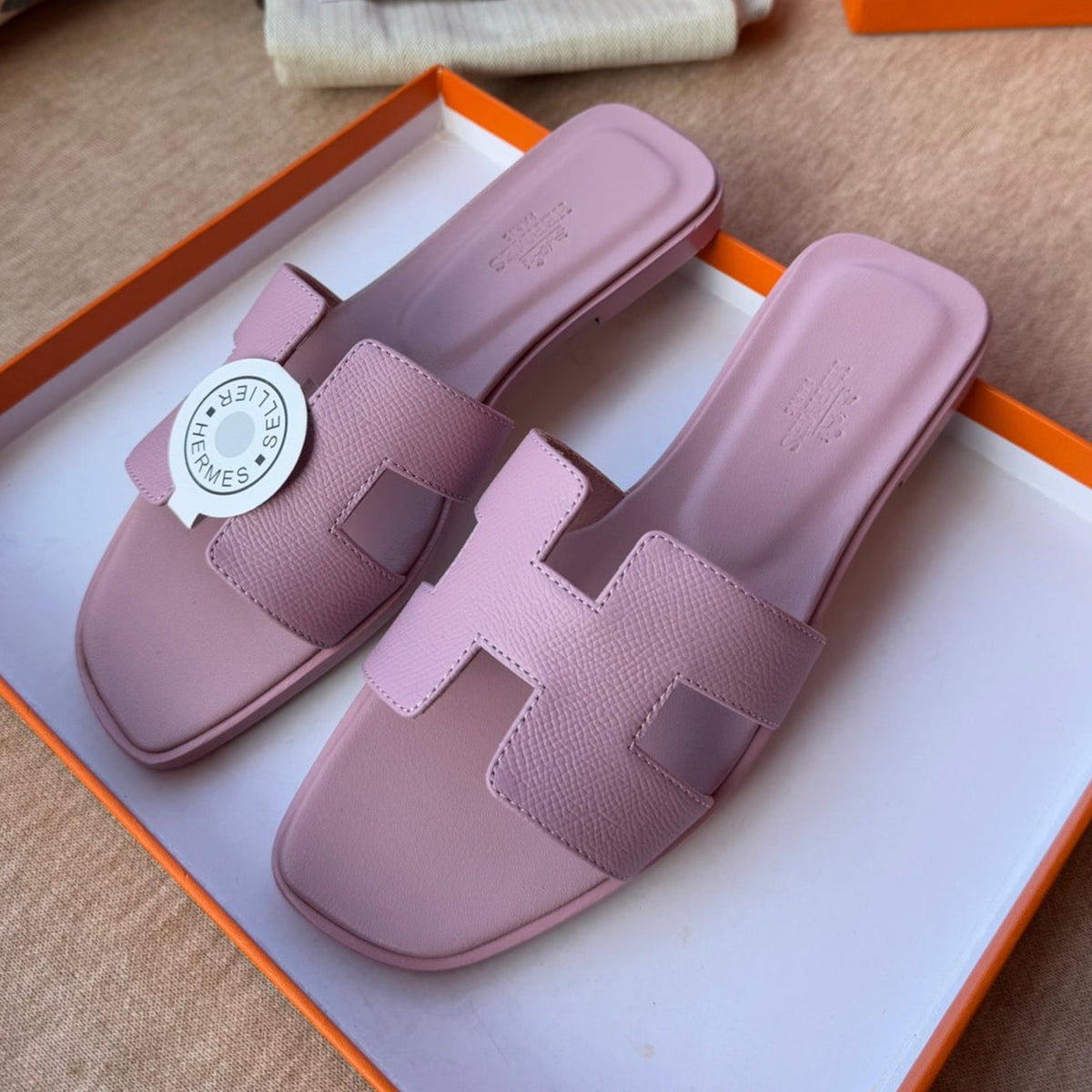 0RAN SANDALS IN PASTEL PURPLE CALFSKIN
