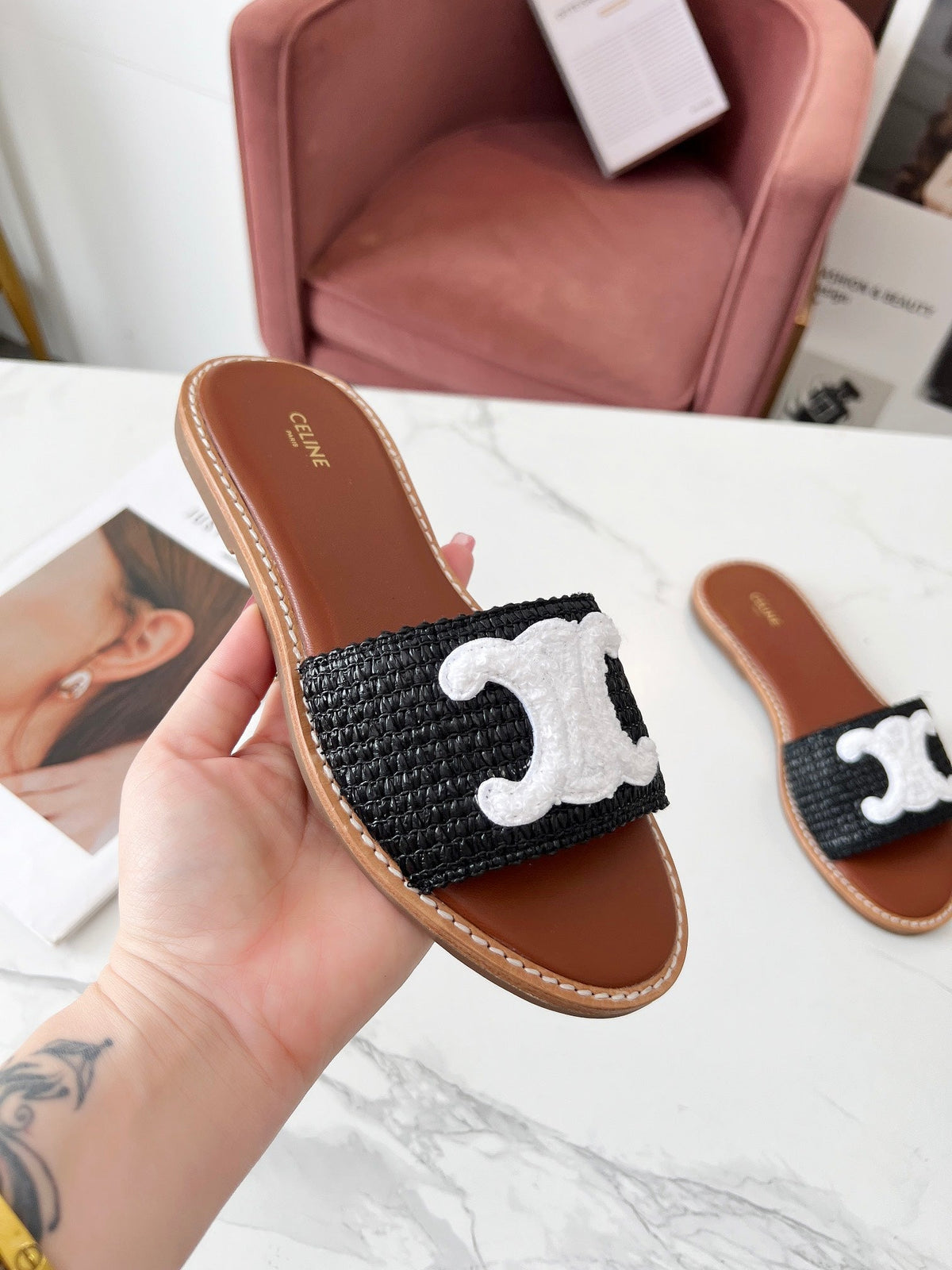 LYMPIA MULE BLACK RAFFIA AND WHITE WOOL LOGO